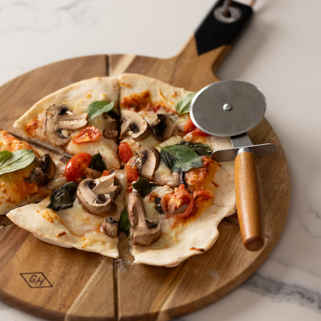 Tábua para Pizza com Cortador | Gentlemen’s Hardware - Image 4